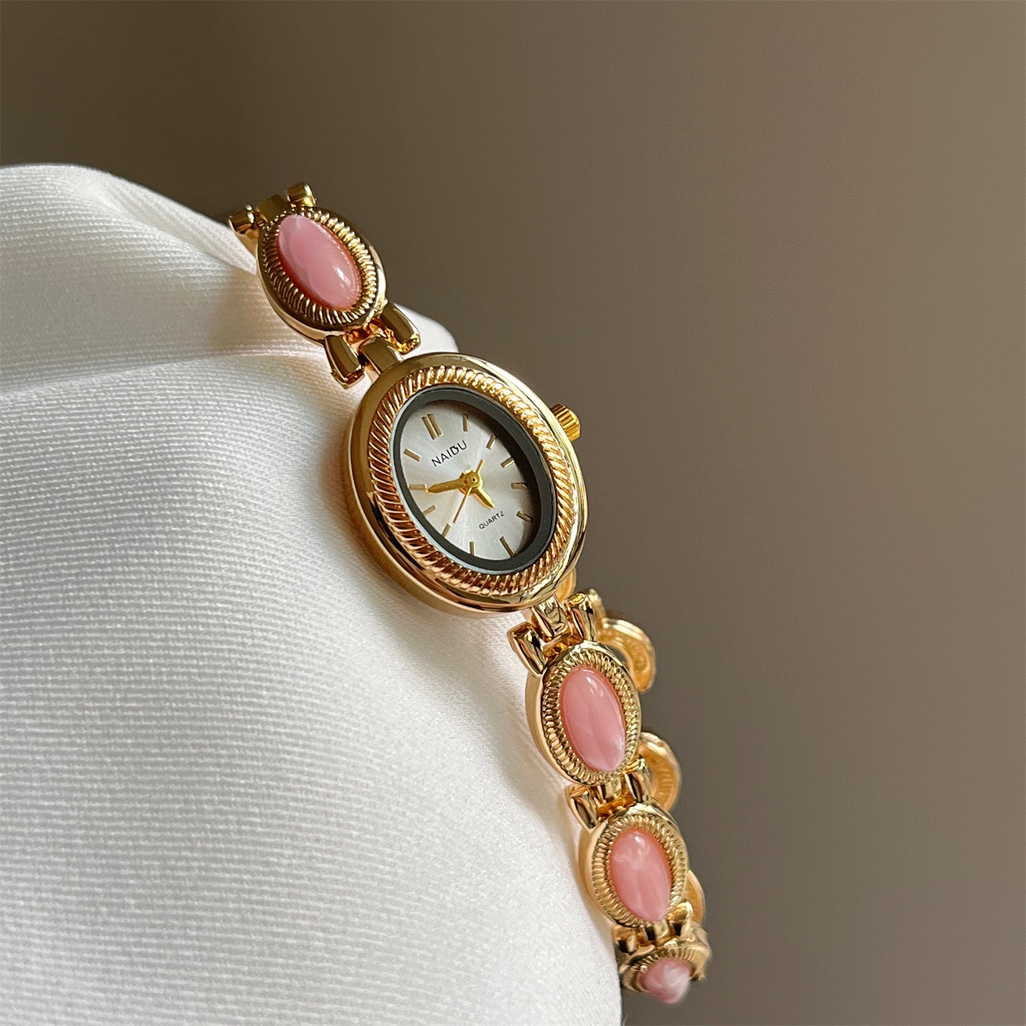 Retro Light Luxury Bracelet Watch for Women – French Temperament Vintage Quartz Bangle Wristwatch with Watch Band Adjust Tool, Elegant Ladies Watch Gift in Turquoise Yellow Pink White Green